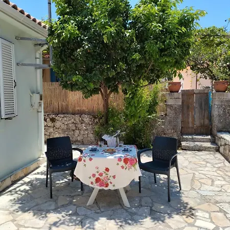 Sweet Of Kefalonia Дом отдыха Айя-Евфимия